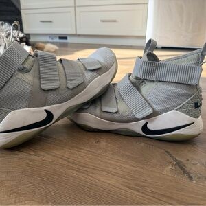 Nike LeBron soldier 11